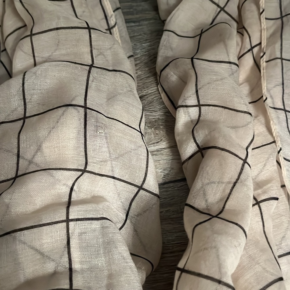Women’s lightweight cream and black windowpane scarf / wrap - Picture 2 of 2